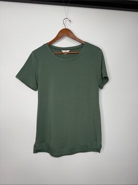 Danskin Short Sleeve Crew Neck Tee in Olive Green Size Small